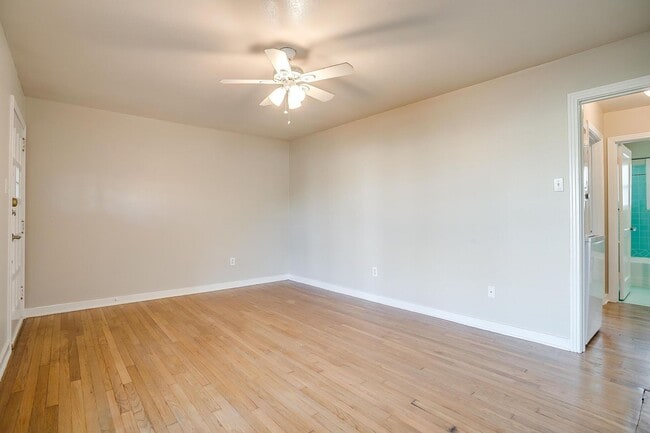 Building Photo - One Side of Great Duplex Near TCU- 1 Bed, ...