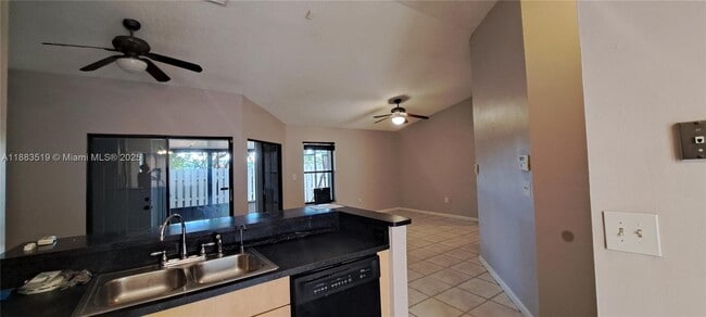 Building Photo - 2410 San Remo Cir