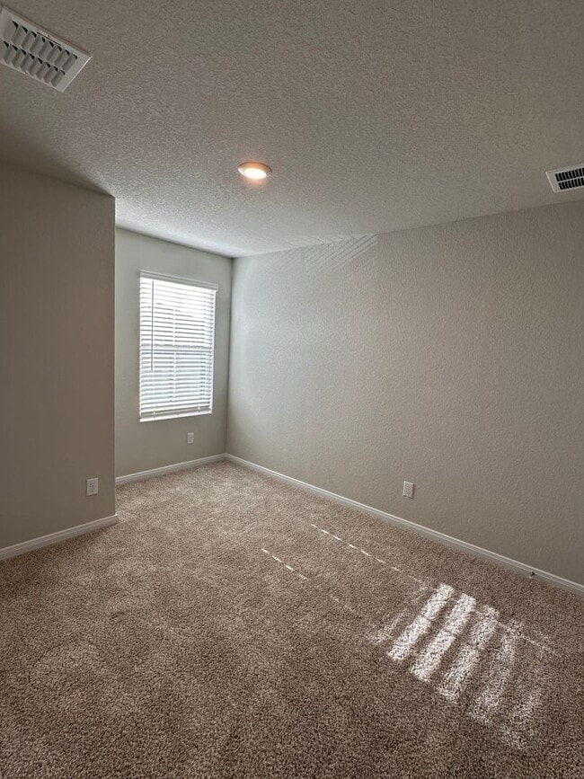 Building Photo - Gorgeous Luxury 3/2.5 Home