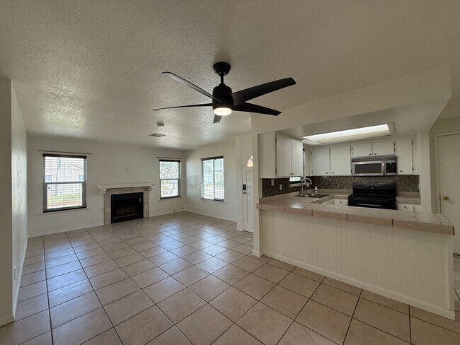Building Photo - 1623 Point Lobos Ln