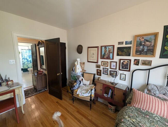 Building Photo - Newly Renovated 1 Bedroom in Rogers Park/L...