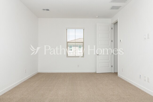 Building Photo - 9915 E Tiburon Ave