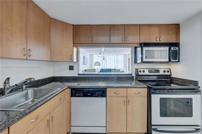 Building Photo - 3180 S Ocean Dr