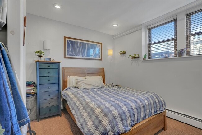 Building Photo - 344 Harvard St