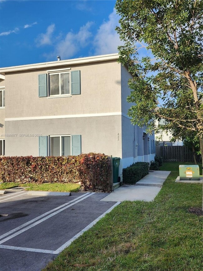 Building Photo - 452 NW 12th Pl