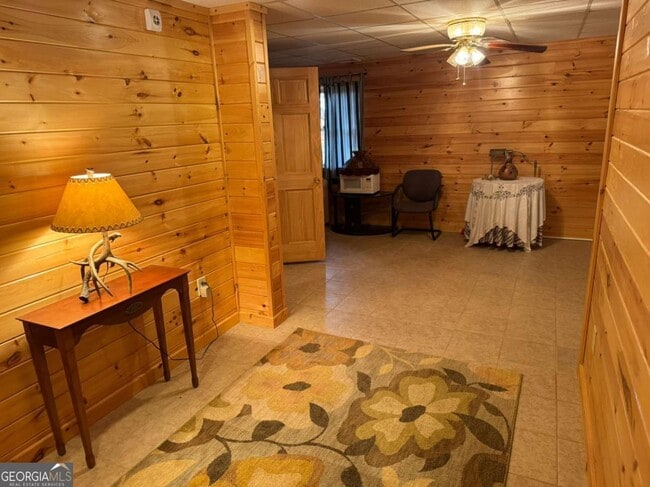 Building Photo - 664 Fox Run Dr