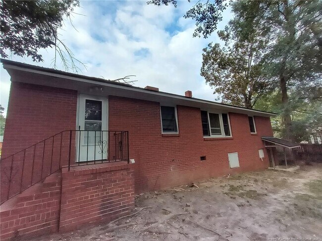 Building Photo - 1917 Catawba St