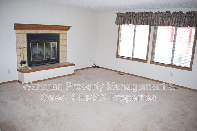 Building Photo - 2860 Frazier Ln