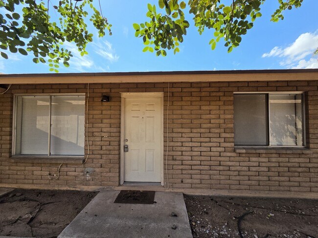 Building Photo - 6245 E Glencove Cir
