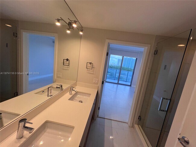 Building Photo - 16385 Biscayne Blvd