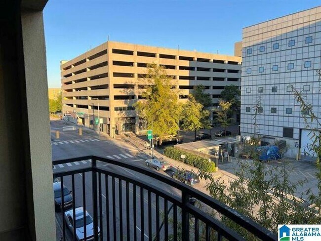 Building Photo - 2020 5th Ave