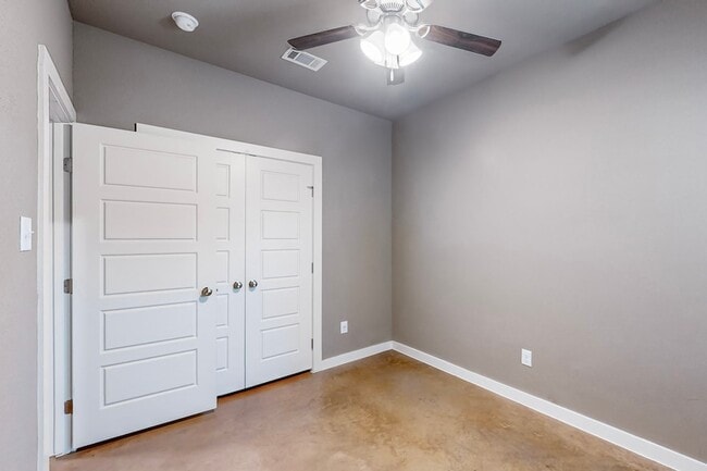 Building Photo - 209 S Baugh St