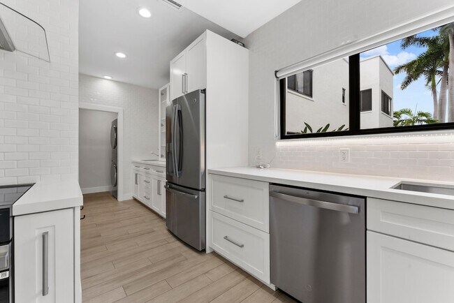 Building Photo - 1121 Bel Air Dr