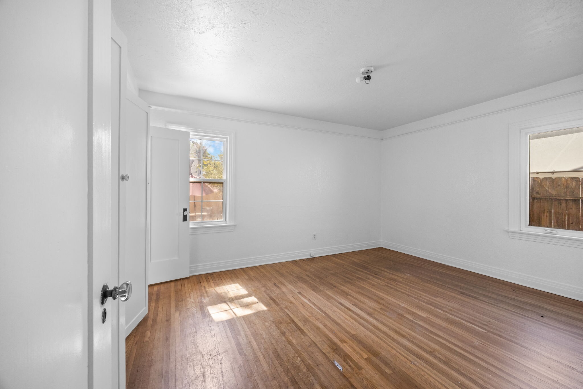 Building Photo - 301 N Janss St