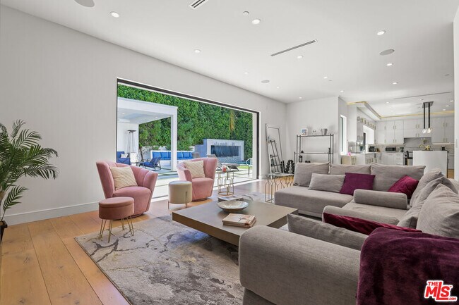 Building Photo - 13812 Cumpston St