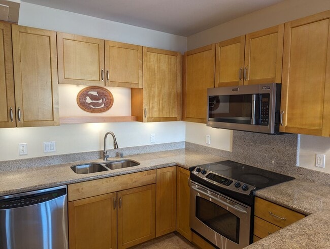Building Photo - 1557