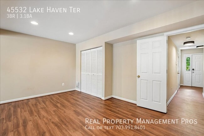 Building Photo - 45532 Lake Haven Terrace