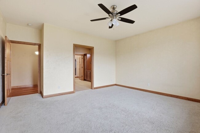 Building Photo - Stunning Appleton Home