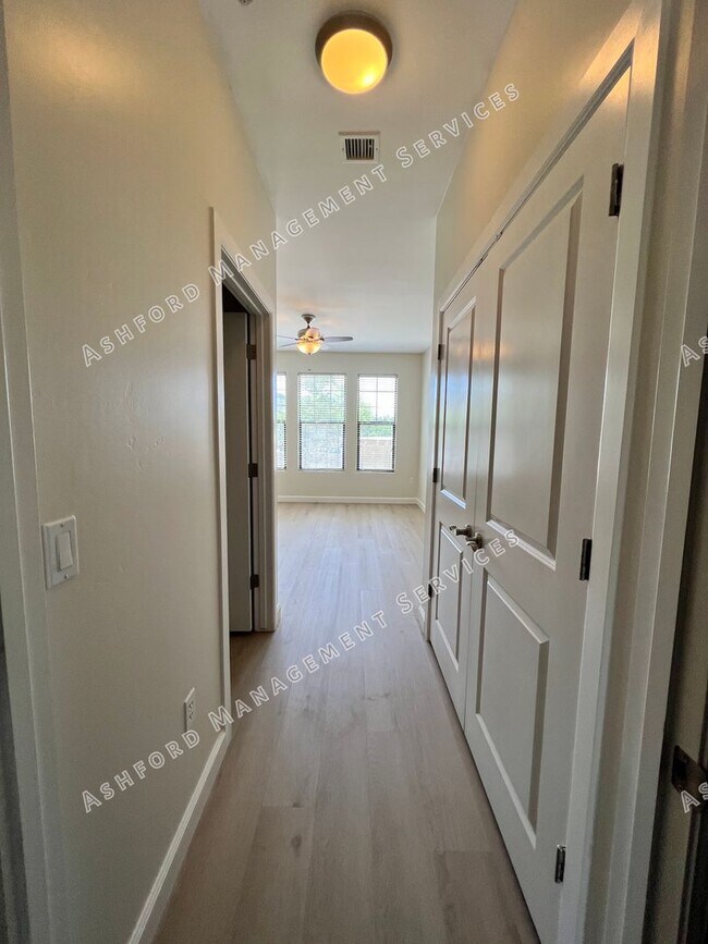 Building Photo - Scottsdale Luxury 2 Bed Condo with Mountain Views - Gated Artesia - Utilities Included