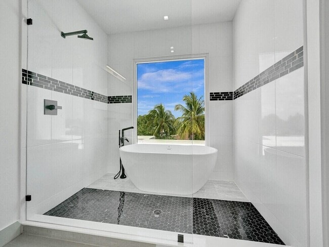 Building Photo - 1220 NE 15th Ave