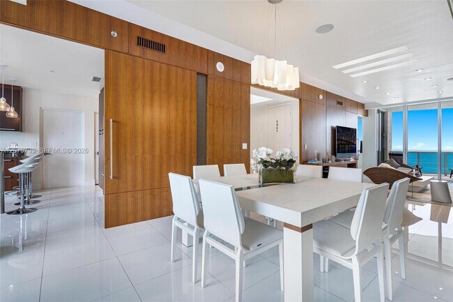 Building Photo - 16001 Collins Ave