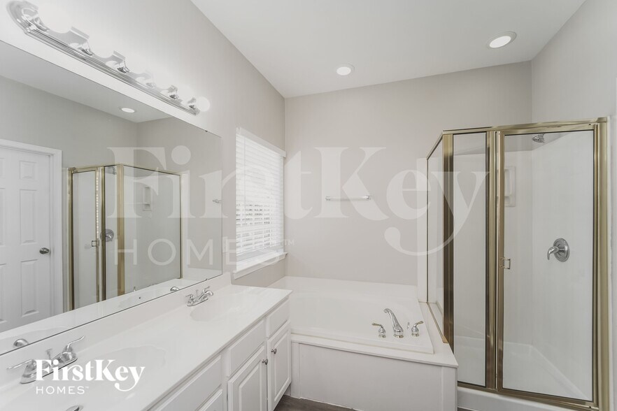 Building Photo - 16025 Lavenham Rd