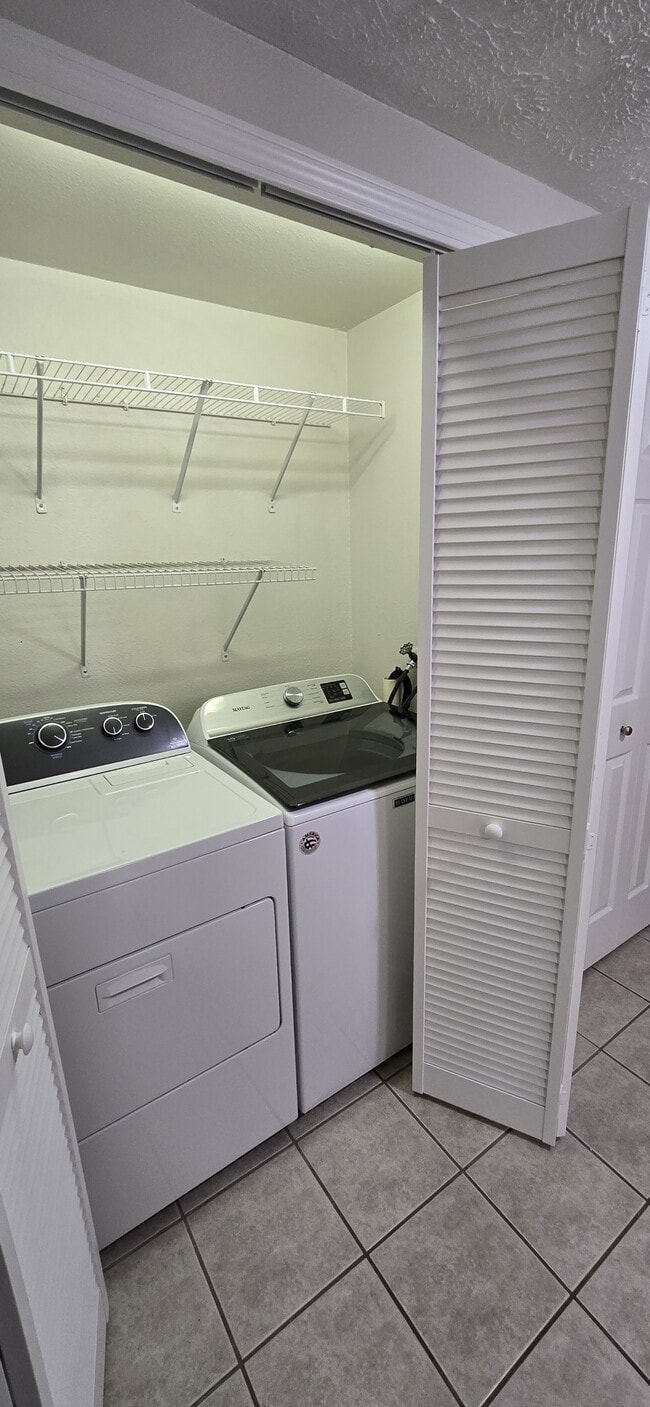 Building Photo - 6026 E Fieldstone Hills Dr