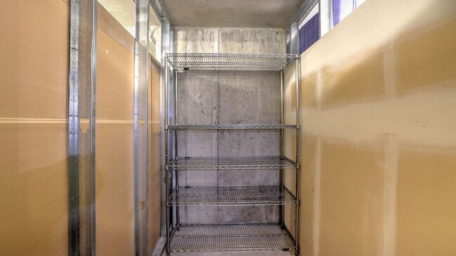 Building Photo - 650 Bellevue Way NE