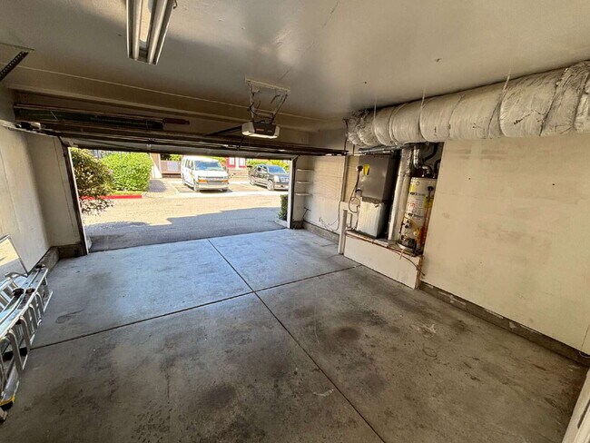 Building Photo - "Charming 3-Bed Home with Fireplace & Pool...