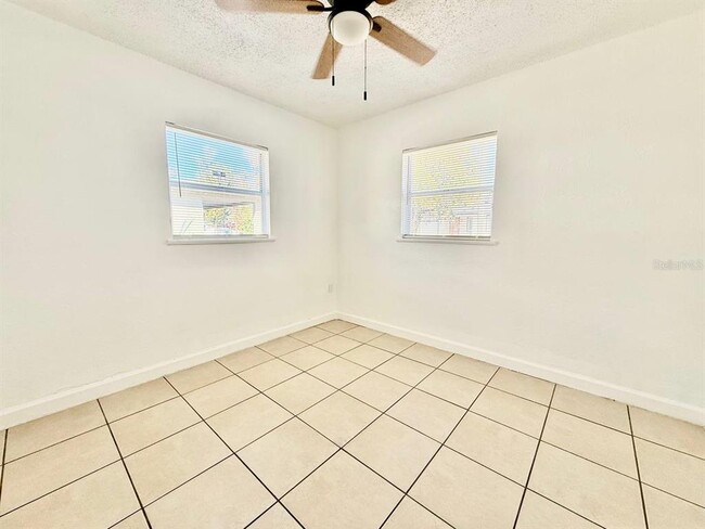 Building Photo - 1607 E Maple Ave