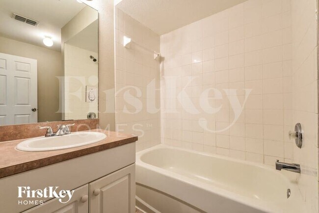 Building Photo - 2014 NW 16th Pl