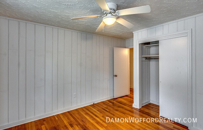 Building Photo - 1827 Parkridge Dr