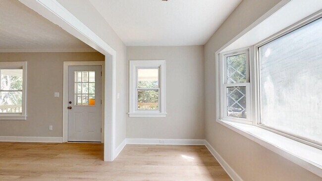 Building Photo - 4528 Rainbow Rd