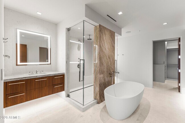 Building Photo - 6587 N Palmeraie Blvd