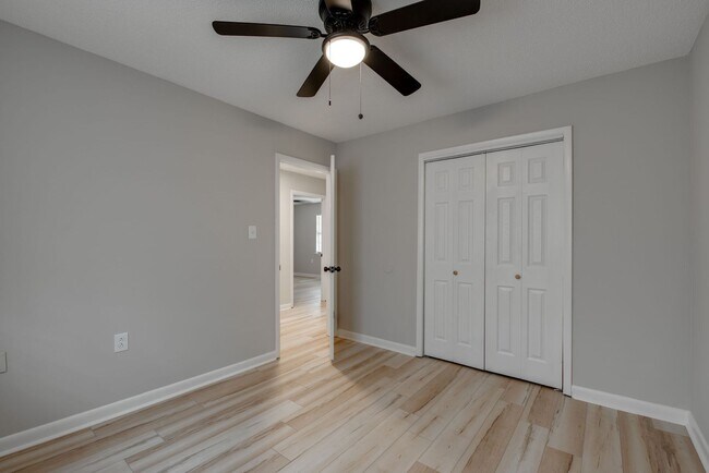 Building Photo - 340 Alpine Dr