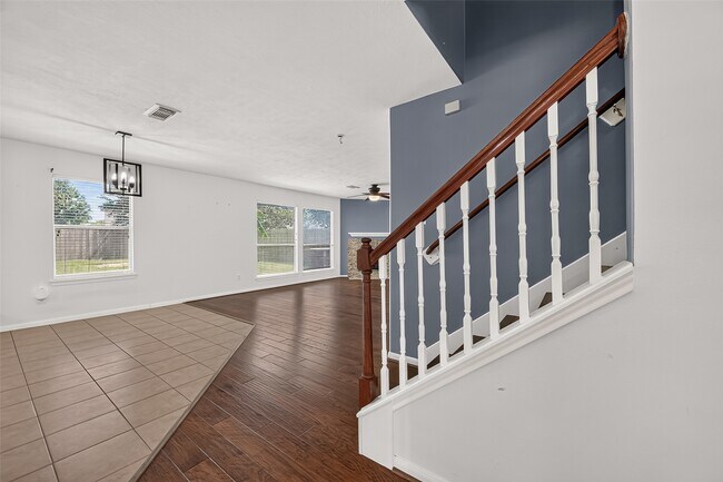 Building Photo - 25346 Barmby Dr