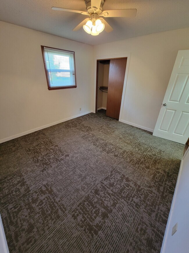 Building Photo - 2 Bedroom | 1 Bathroom Unit in Marion Avai...