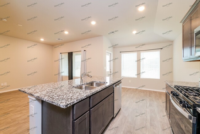Building Photo - 2405 Iris Ct