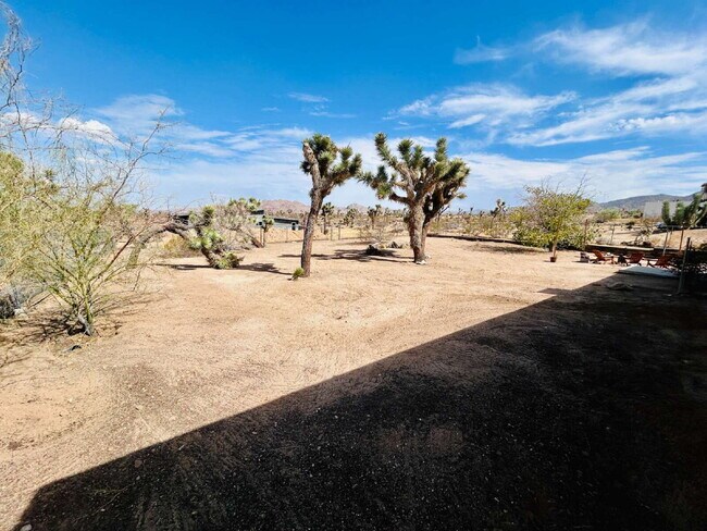 Building Photo - Beautiful 4 Bedroom House for rent in South Joshua Tree