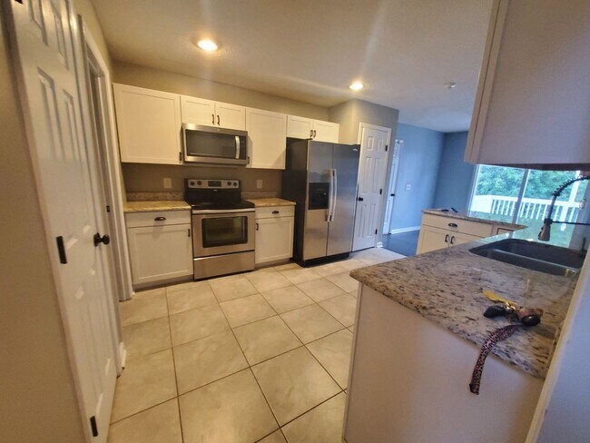 Building Photo - 21 Candler Ct