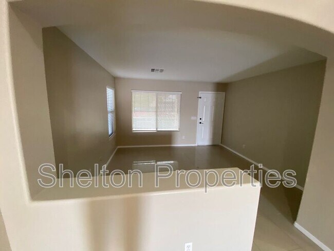 Building Photo - 10834 W Wilshire Dr