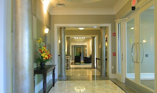 Welcoming building entryway - 851 N Glebe Rd