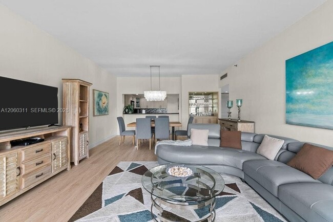 Building Photo - 251 Crandon Blvd