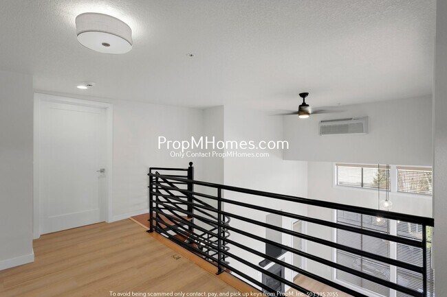 Building Photo - Updated Two Level Condo in the Heart of Do...