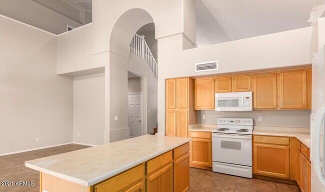 Building Photo - 2751 E San Tan St