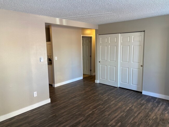 Building Photo - 2 bed 1 bath Apartment near Anschutz Medical Center