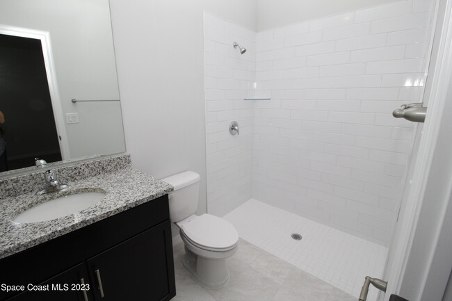 Building Photo - 743 Andrew St SE