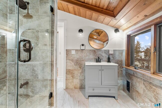 Building Photo - 33 Douglas Ave