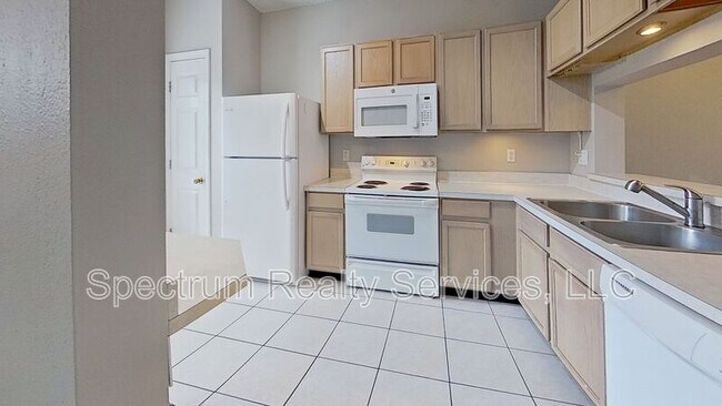 Building Photo - 12311 Kensington Lakes Dr