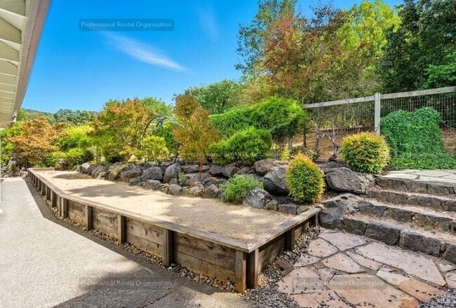 Building Photo - One of a kind home just steps away from Annadel State park